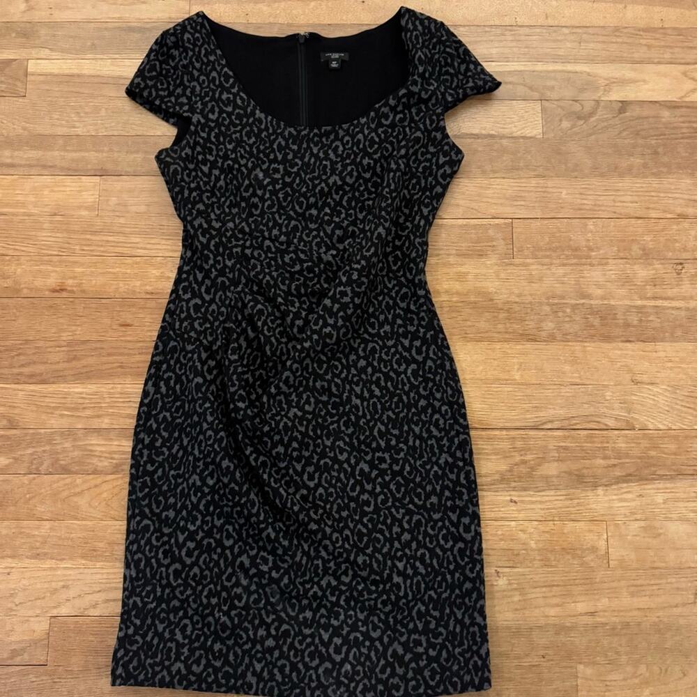 Ann Taylor cap sleeve animal print knee length ruched sheath dress size 6P b64